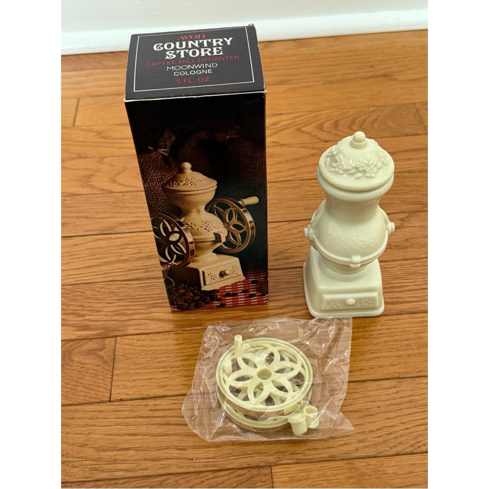 Avon Vintage Country Store Coffee Mill Decanter Moonwind Cologne - New in Box